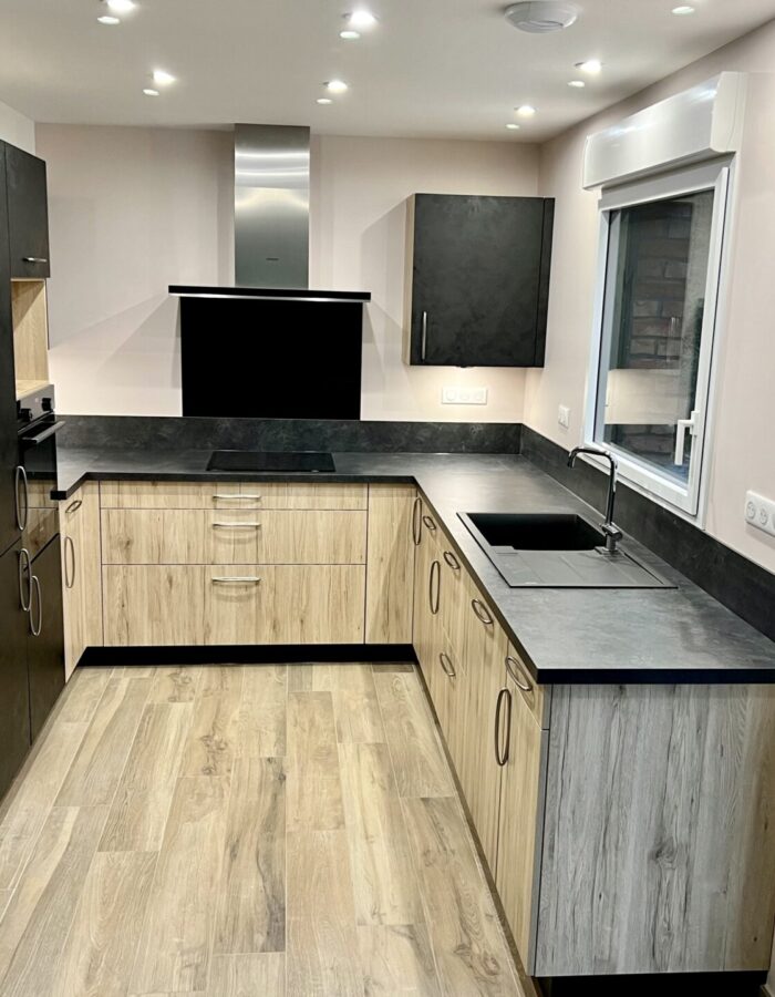 DEBAF251-B455-4525-939D-330AC044CA09